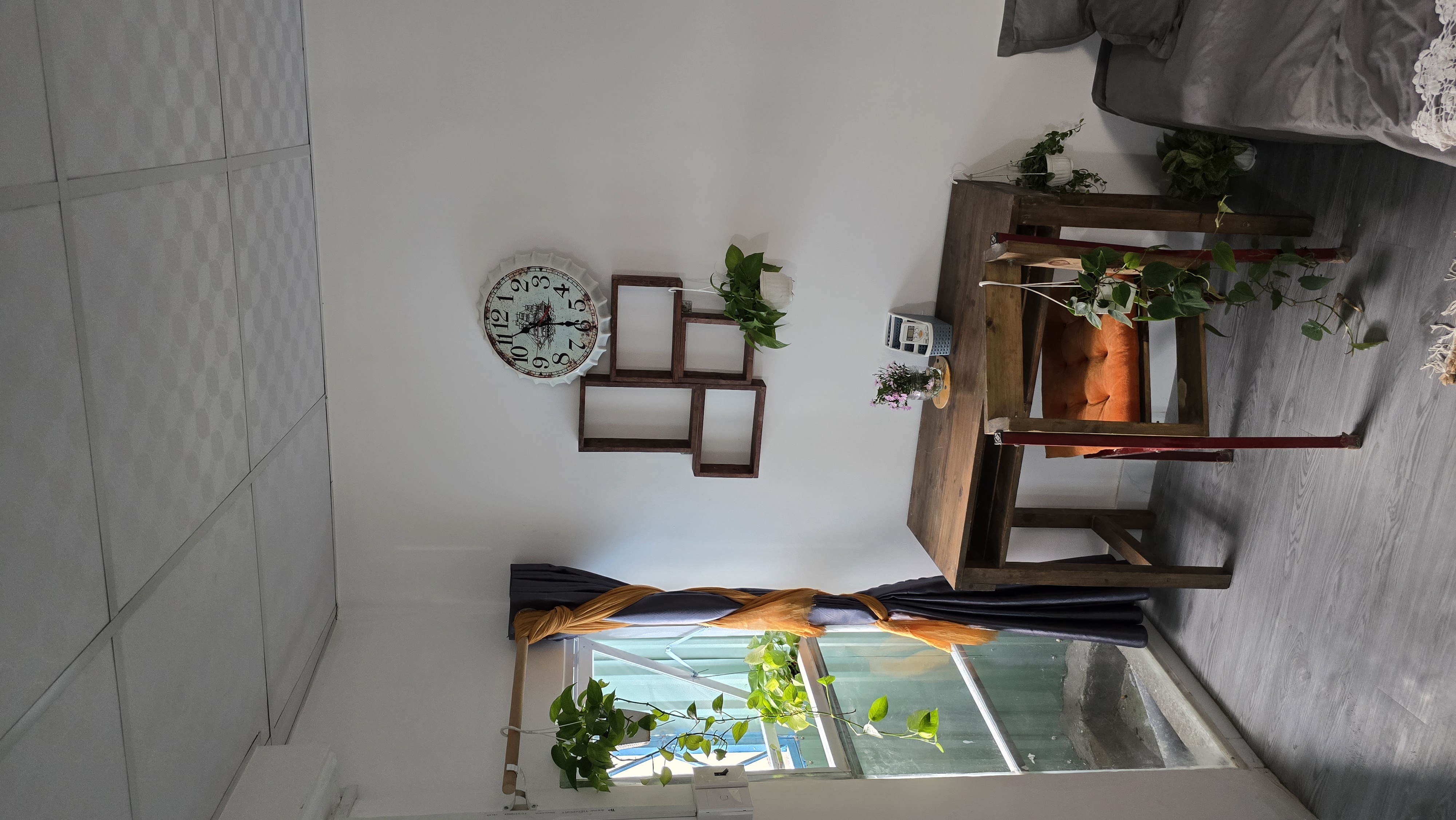 327/62/1 Trần Bình Trọng Lầu 3 Sau.Mã P8